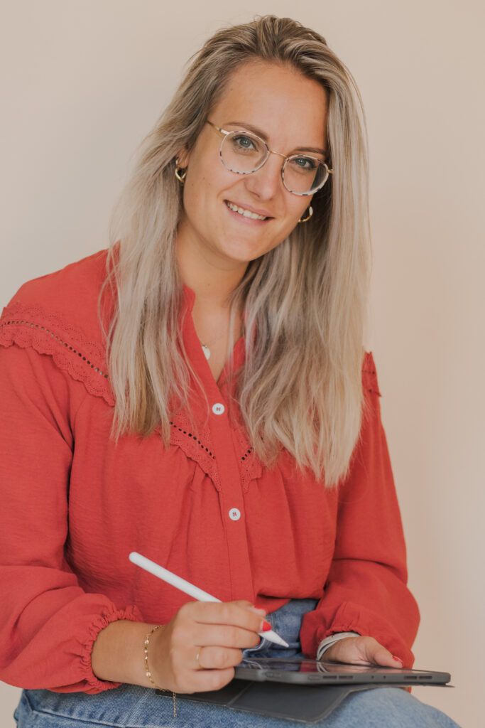 Lijntjes van Anke tijdens branding shoot in de studio waar ze haar werk laat zien voor foto en zakelijke video